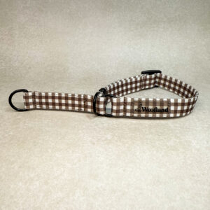 Obroża półzaciskowa „Chocolate check” z czarnymi okuciami